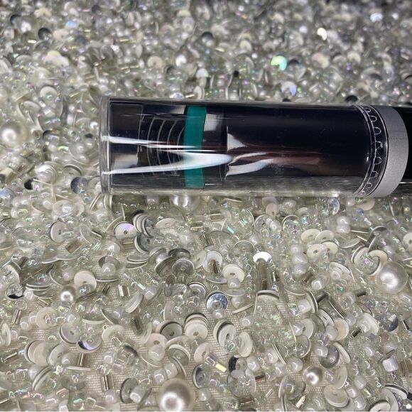 Trestique mascara with built in lash curler - Picture 4 of 5